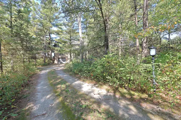 9864 Huron PL, Lambton Shores, ON N0M 1T0