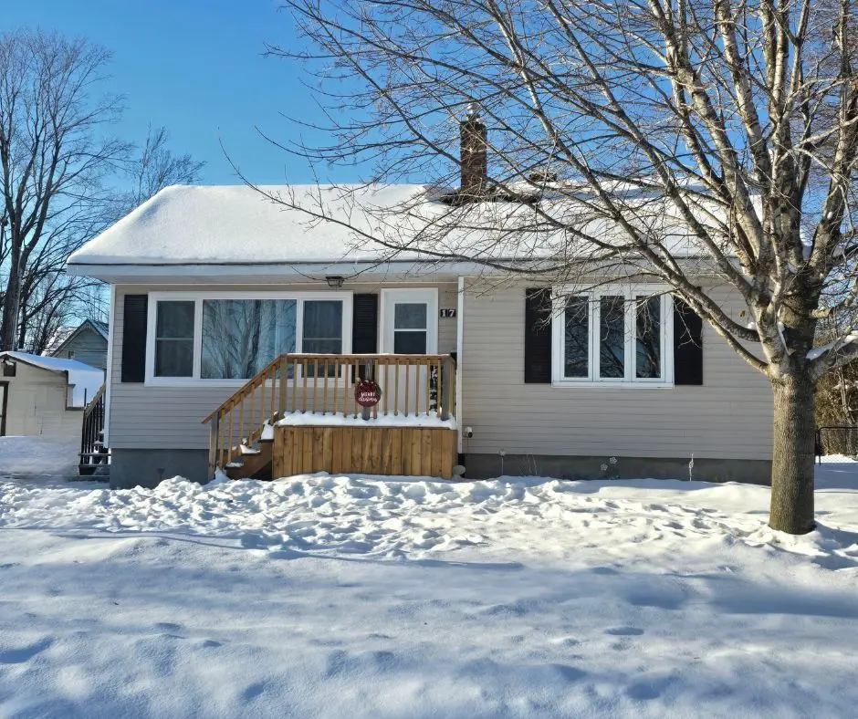 17 Adam Dixon AVE, South Stormont, ON K0C 1P0