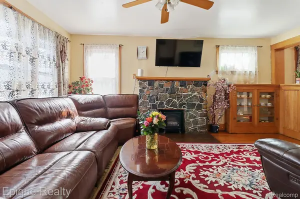 5834 Wayne RD, Romulus, MI 48174