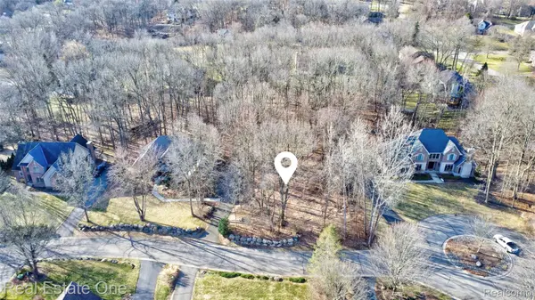 9889 Kingston RDG, Springfield Charter Township, MI 48348