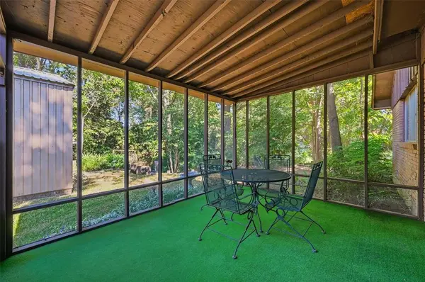 620 W College Street, Grapevine, TX 76051