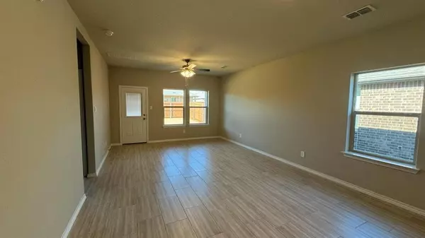 605 SHADED GROVE Drive, Denton, TX 76259