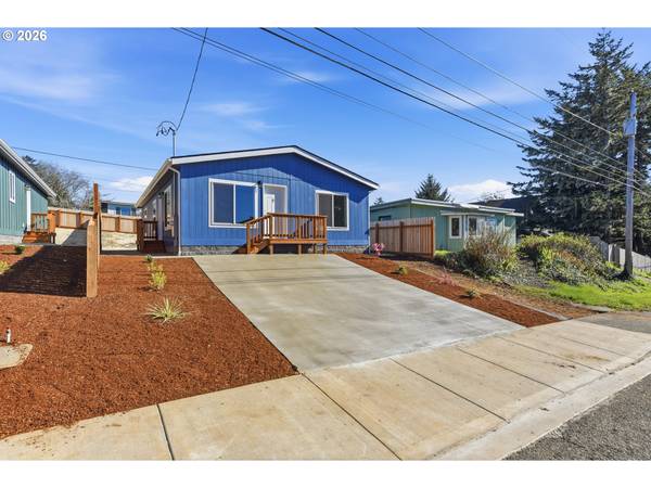 559 S WALL ST, Coos Bay, OR 97420