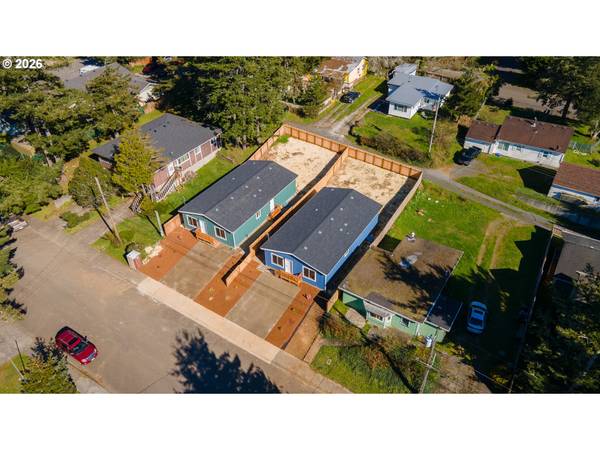 559 S WALL ST, Coos Bay, OR 97420