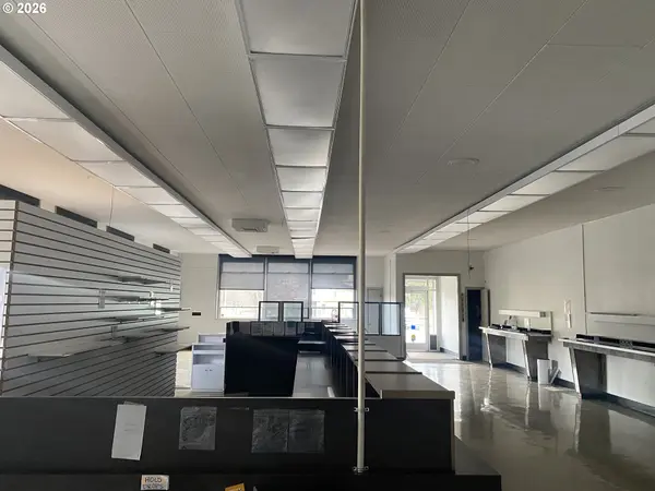 48257 E 1ST ST, Oakridge, OR 97463