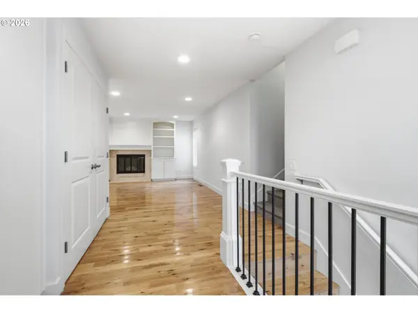 10445 SW HIGHLAND DR, Tigard, OR 97224