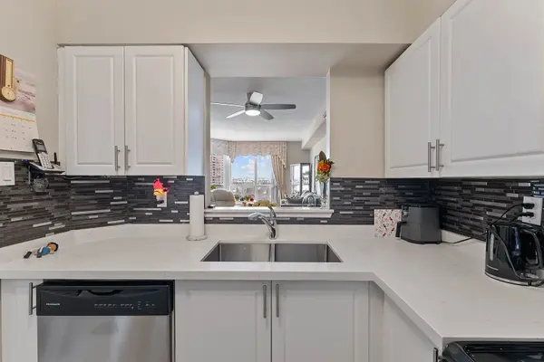 430 Mclevin AVE #1015, Toronto E11, ON M1B 5P1