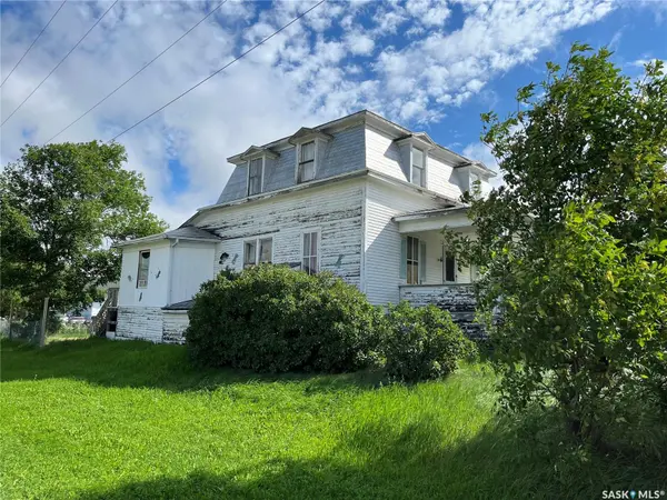 239 4th AVENUE W, Gravelbourg, SK S0H 1X0