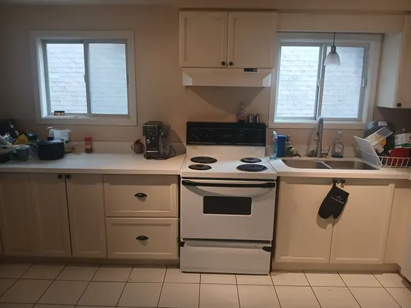 31 Moss PL, Guelph, ON N1G 4V2