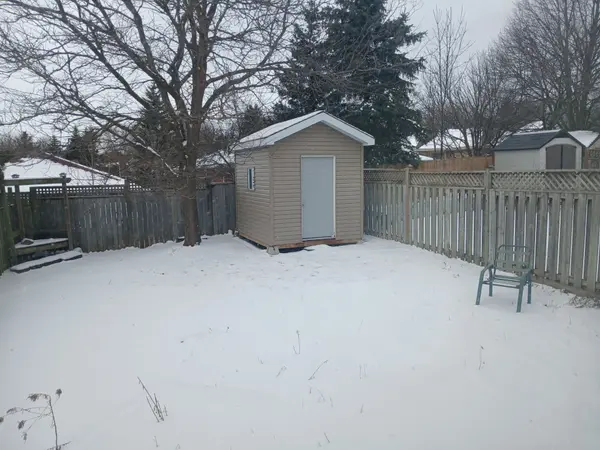 31 Moss PL, Guelph, ON N1G 4V2