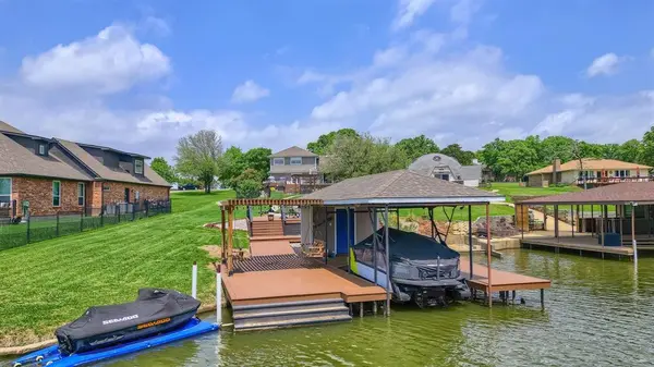 116 Seminole Drive, Lake Kiowa, TX 76240