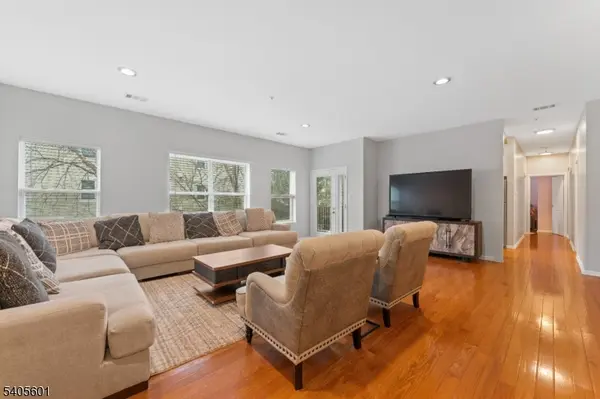 511 Brittany Dr, Wayne Twp., NJ 07470