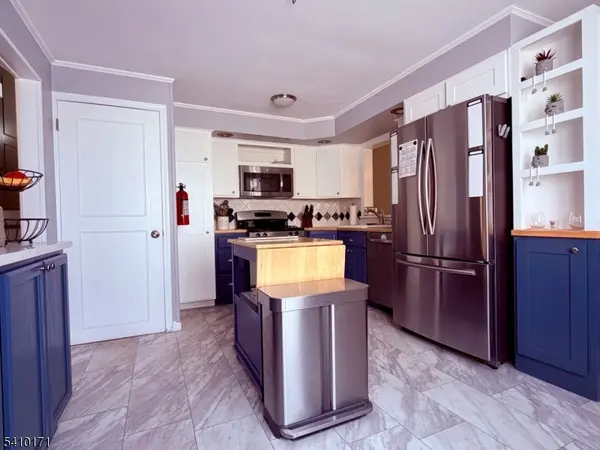 556 Locust Ave, Garwood Boro, NJ 07027