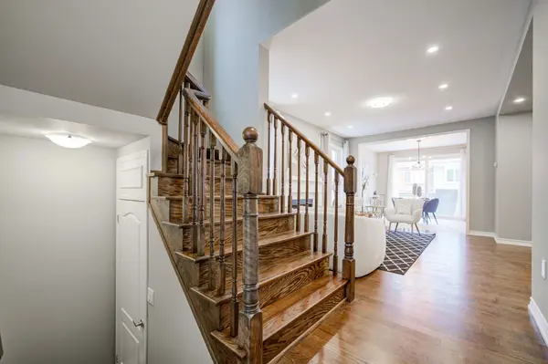 396 Thomas Phillips DR, Aurora, ON L4G 0T2