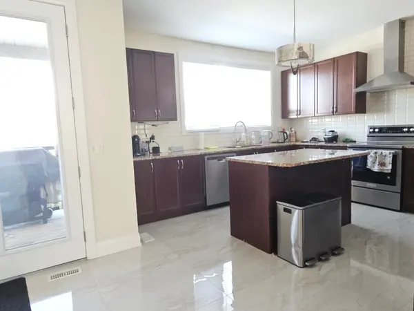 37 Sparks ST, Aurora, ON L4G 0Z9