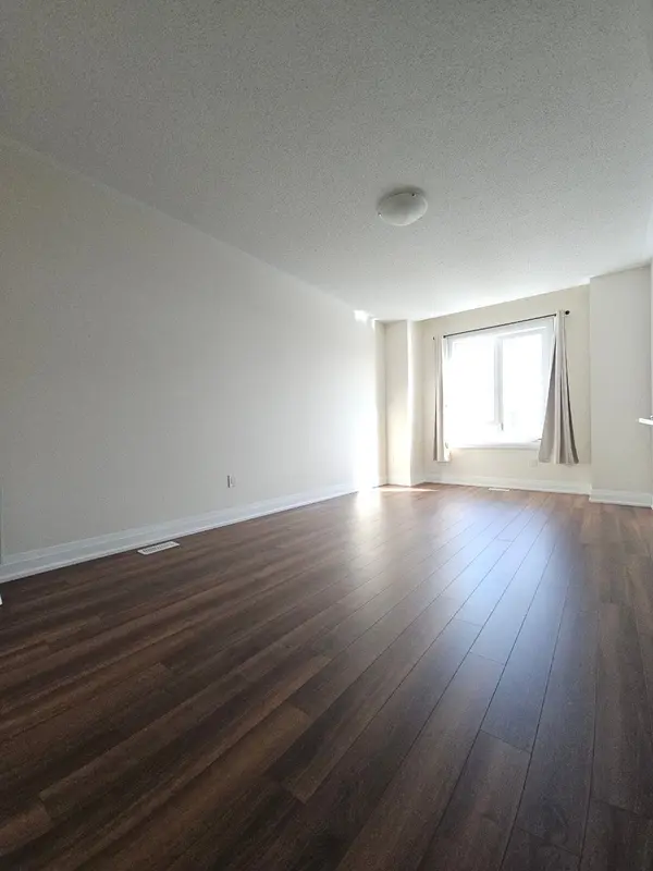 37 Sparks ST, Aurora, ON L4G 0Z9