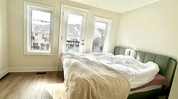 2852 Whites RD, Pickering, ON L1X 0R6