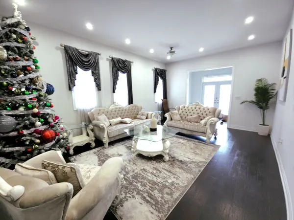 448 Dougall AVE, Caledon, ON L7C 4A6