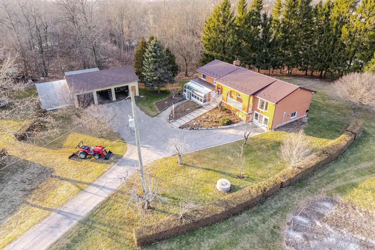 1243 5 HWY W, Hamilton, ON L9H 5E1