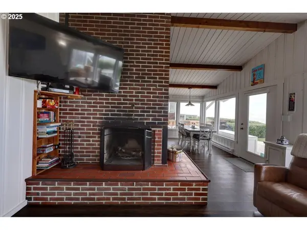 80444 CARNAHAN RD, Arch Cape, OR 97102