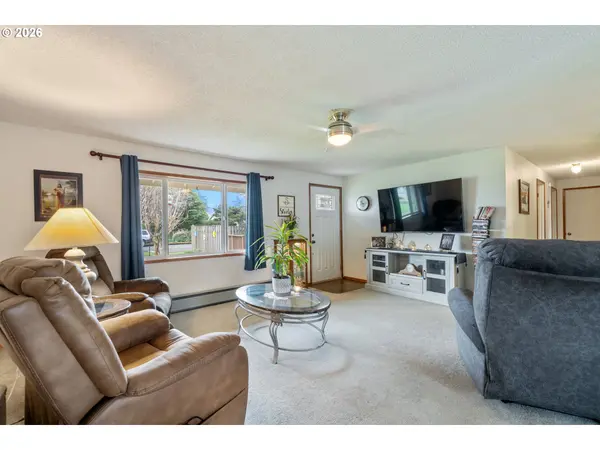 608 COTTONWOOD AVE, Tillamook, OR 97141