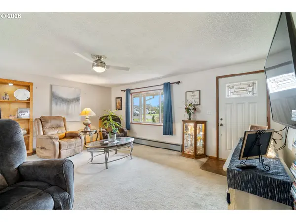 608 COTTONWOOD AVE, Tillamook, OR 97141