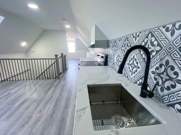 1258 Broadview AVE #4, Toronto E03, ON M4K 2T4