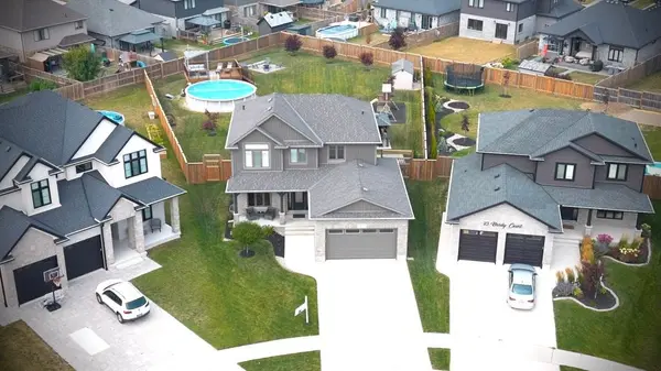 25 Hardy CT, Lucan Biddulph, ON N0M 2J0