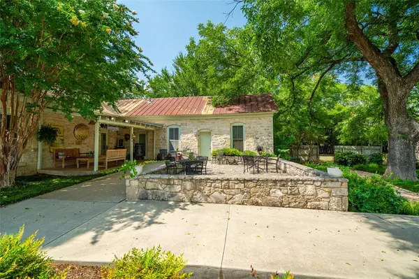 802 S Austin Street, Comanche, TX 76442