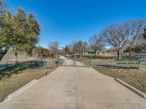 1079 Mountain Bluebird Court, Graford, TX 76449