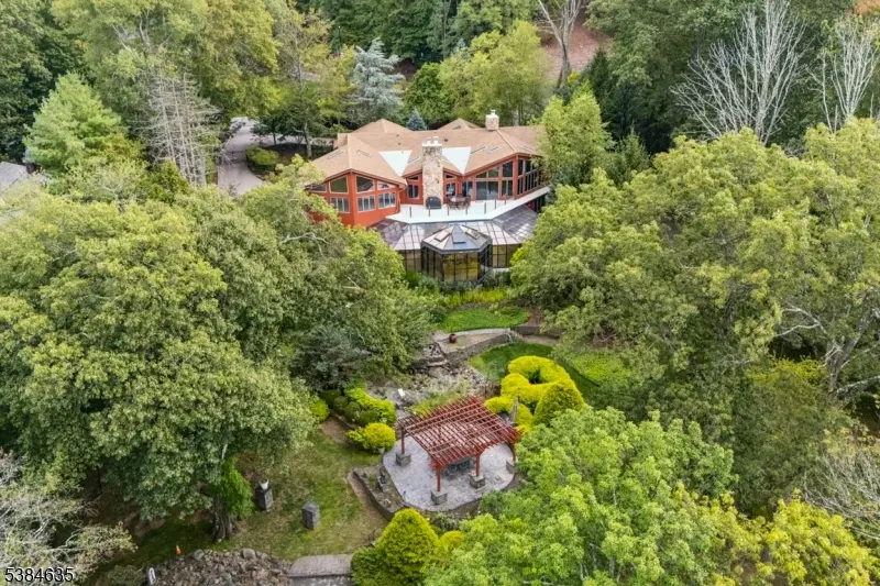 951 Scioto Dr, Franklin Lakes Boro, NJ 07417