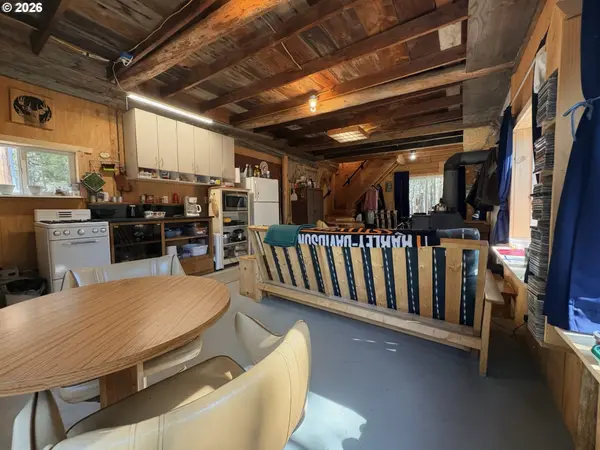 McNeale DR, Crescent Lake, OR 97733