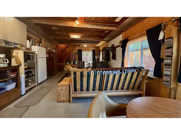 McNeale DR, Crescent Lake, OR 97733