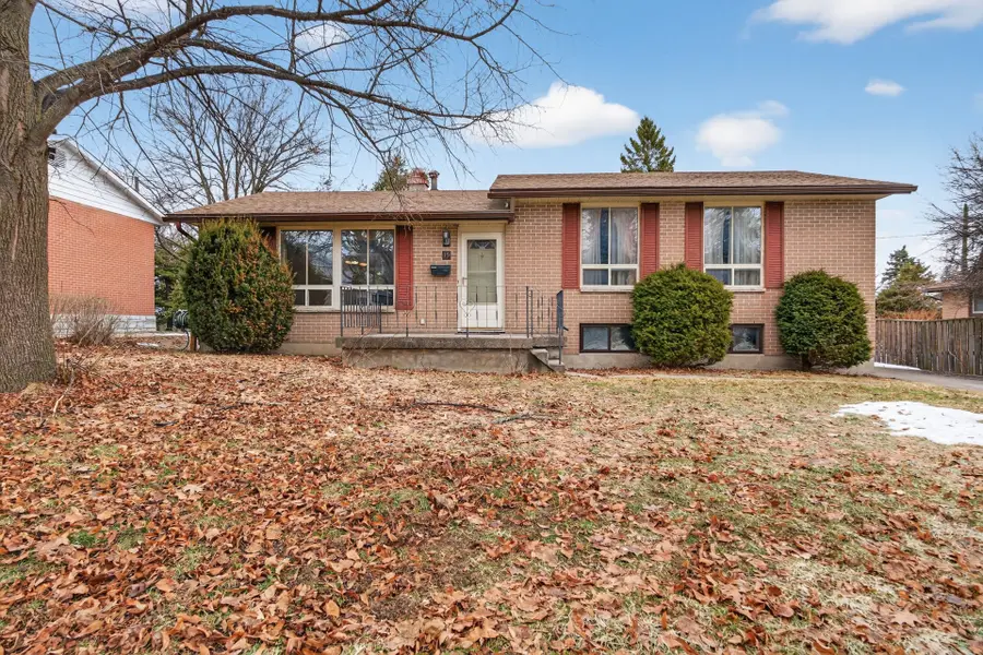 19 CONVAY CRES, Brockville, ON K6V 5A2