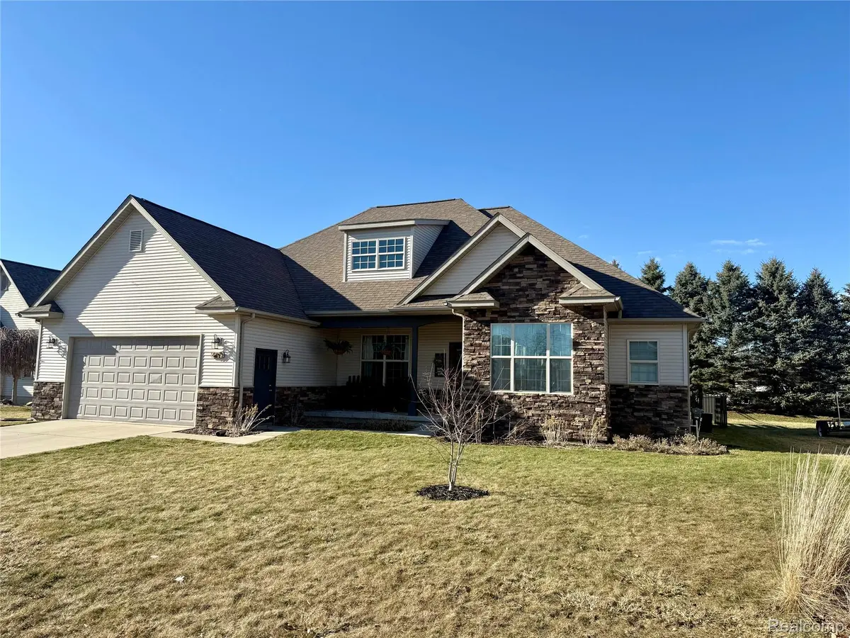 437 Golfside DR, Lapeer, MI 48446