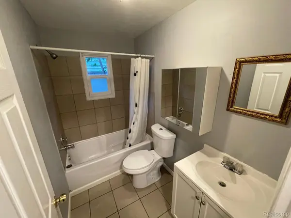 20956 RENSSELAER ST, Farmington Hills, MI 48336