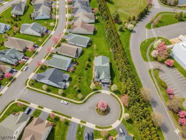 4 Citadel Cir, Monroe Twp., NJ 08831