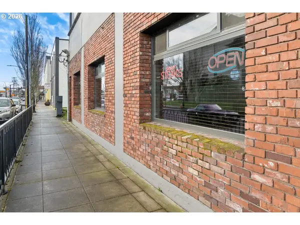 2015 1ST ST, Tillamook, OR 97141