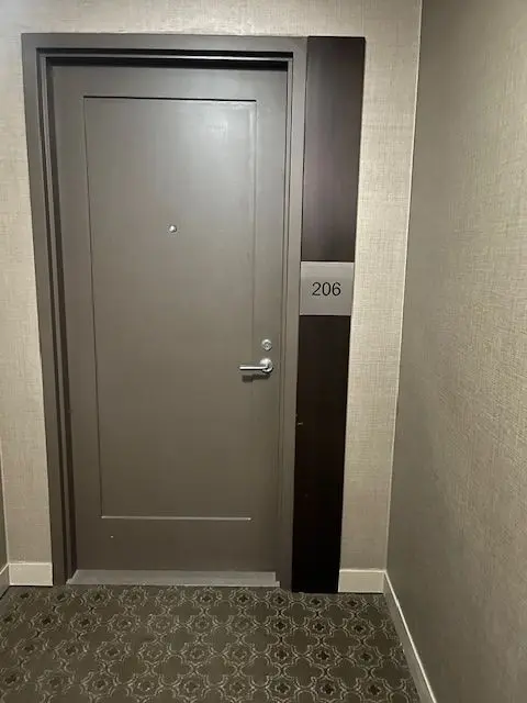 320 Tweedsmuir AVE #206, Toronto C03, ON M5P 2Y3