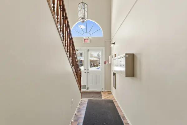 15 Clifton ST #102, Kawartha Lakes, ON K0M 1N0