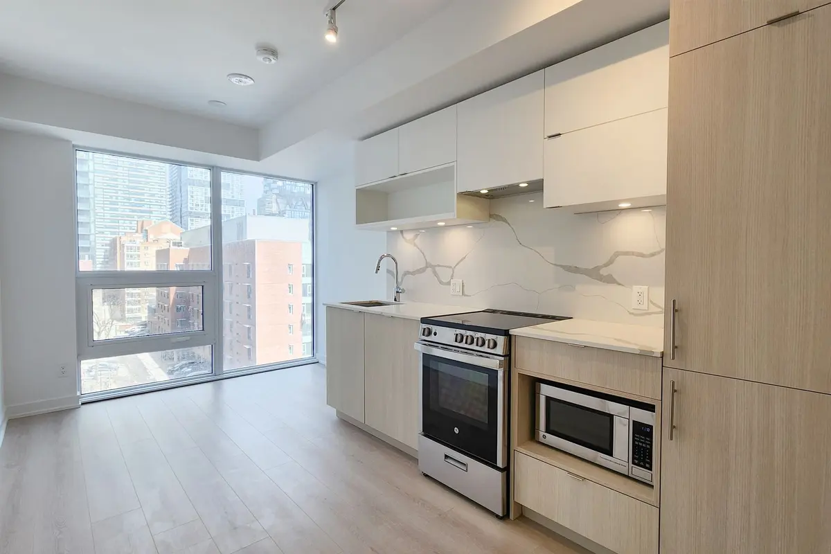 100 Queen ST E #801, Toronto C08, ON M5C 0B5