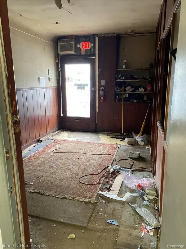 15100, 10, 14, 18, 22 E WARREN AVE, Detroit, MI 48224