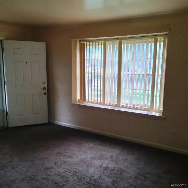 19207 MEYERS RD, Detroit, MI 48235