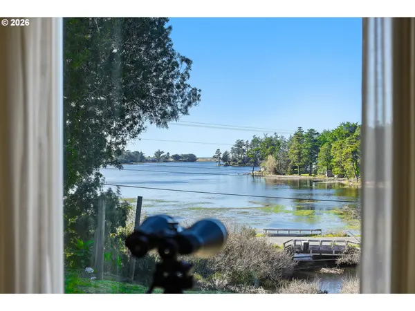 654 MADRONA AVE, Port Orford, OR 97465