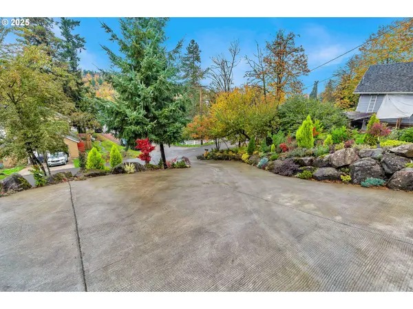 704 3RD AVE, Oregon City, OR 97045