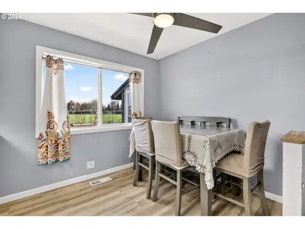 4274 5TH ST, Hubbard, OR 97032