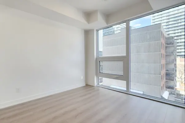 100 Queen ST E #801, Toronto C08, ON M5C 0B5