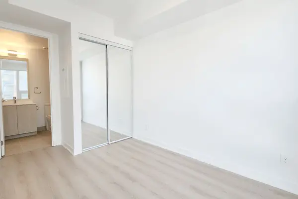 100 Queen ST E #801, Toronto C08, ON M5C 0B5