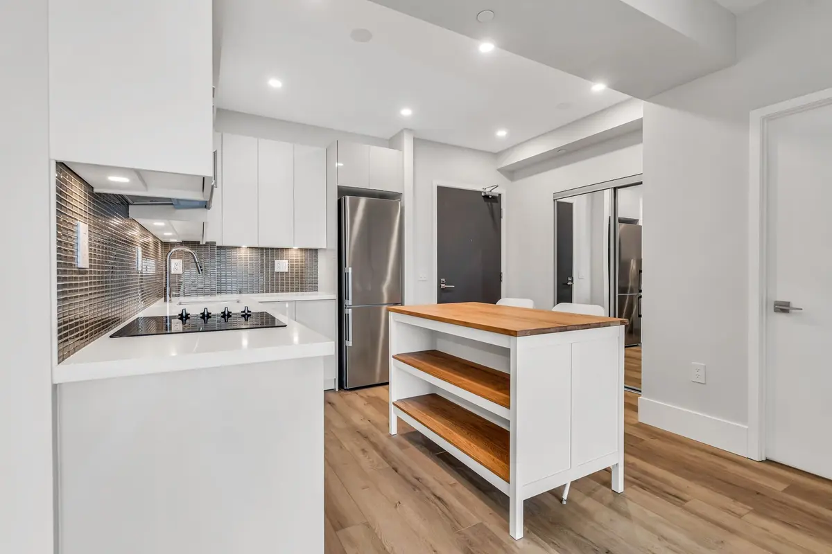 2916 Highway 7 N/A #401, Vaughan, ON L4K 0K6