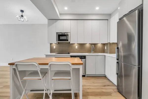 2916 Highway 7 N/A #401, Vaughan, ON L4K 0K6